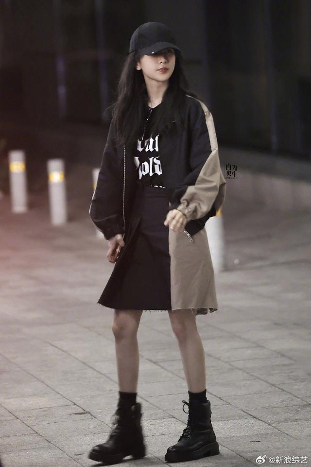 杨紫录制《我们的美好生活》路透释出 穿短裙露细直美腿