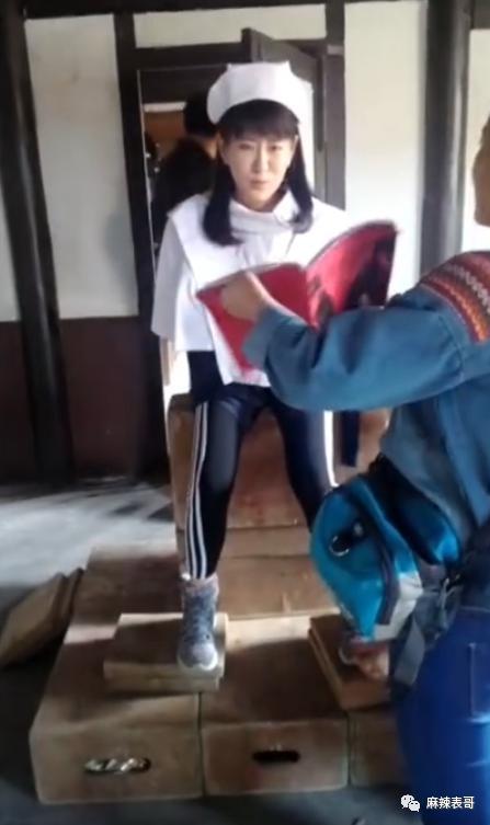 拉胡歌下水反被嘲，干啥呢？
