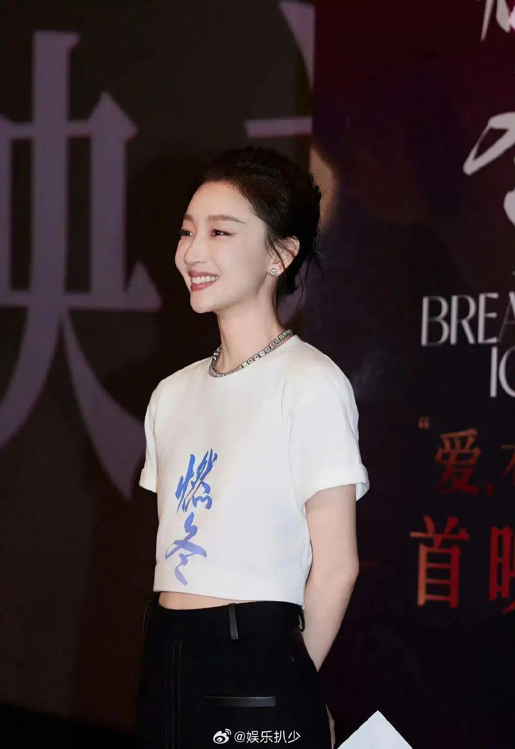 就那么爱盯着她肚子看？