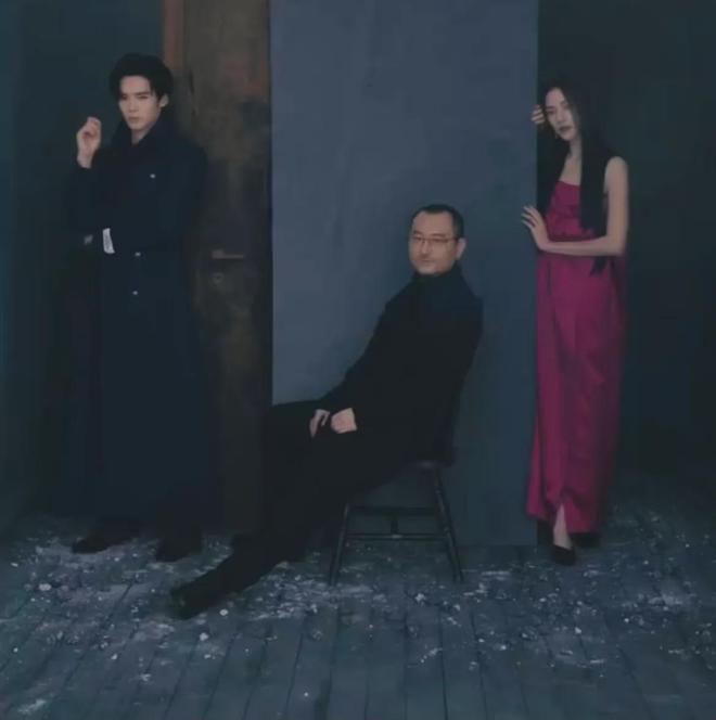 于适娜然合体登《芭莎男士》十月刊封面，男材女貌太配了！