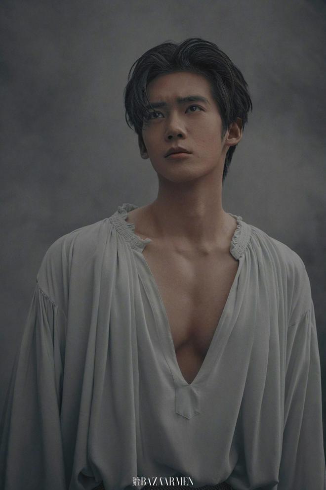 于适娜然合体登《芭莎男士》十月刊封面，男材女貌太配了！