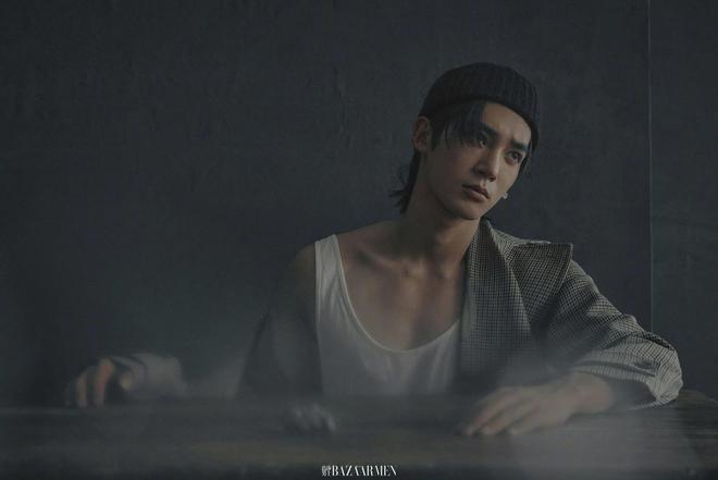 于适娜然合体登《芭莎男士》十月刊封面，男材女貌太配了！