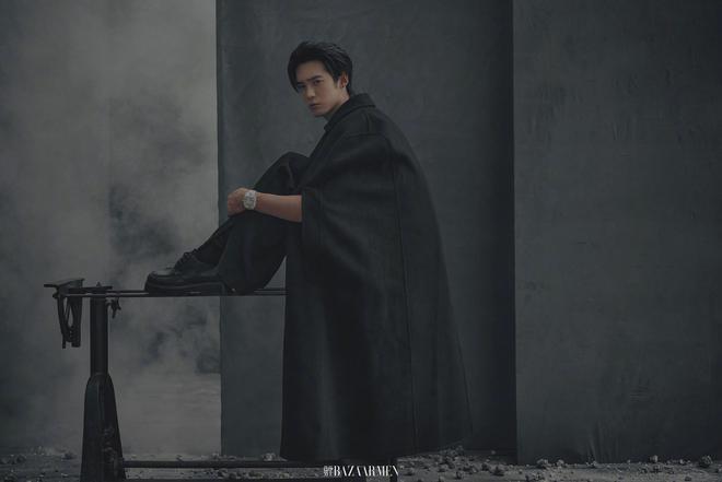 于适娜然合体登《芭莎男士》十月刊封面，男材女貌太配了！