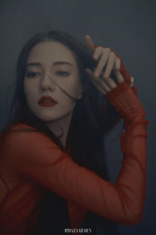 于适娜然合体登《芭莎男士》十月刊封面，男材女貌太配了！