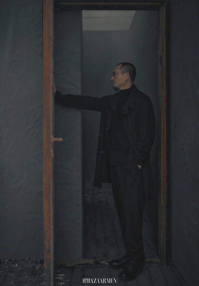 于适娜然合体登《芭莎男士》十月刊封面，男材女貌太配了！