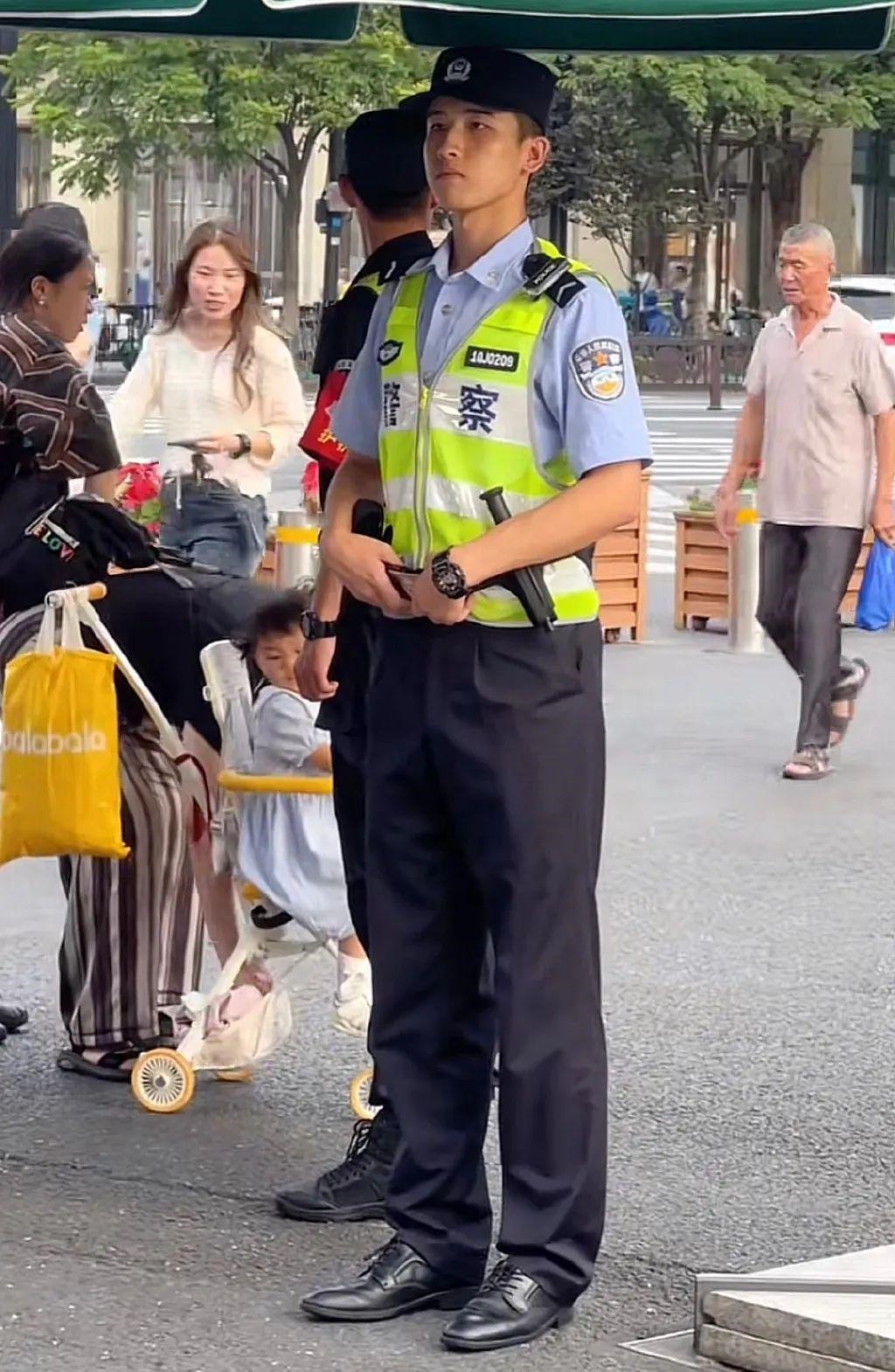 不是你们韩国人怎么还抢我们老公啊？