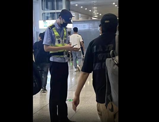 不是你们韩国人怎么还抢我们老公啊？