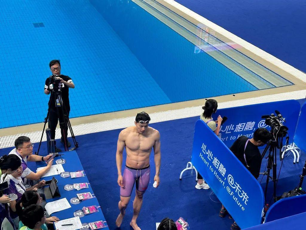 不是你们韩国人怎么还抢我们老公啊？