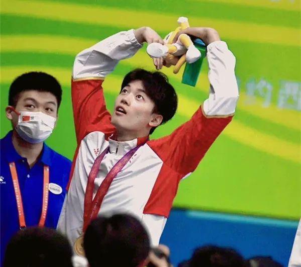 不是你们韩国人怎么还抢我们老公啊？