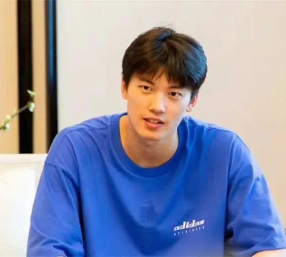 不是你们韩国人怎么还抢我们老公啊？
