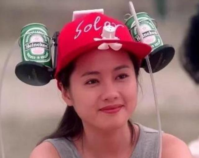 女神李丽珍暴瘦20斤，身形纤细出席活动，变化太亮眼