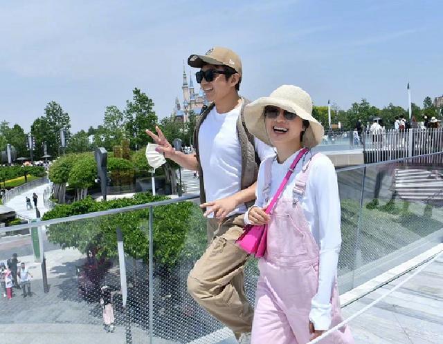 孙俪发文庆生，子女为其准备别样奖状，与邓超结婚多年超幸福