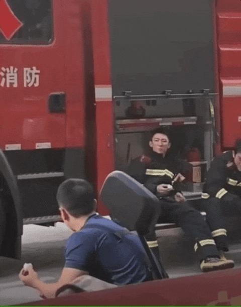 不像演的，说好的真正的男子汉呢