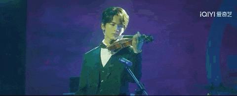 不像演的，说好的真正的男子汉呢