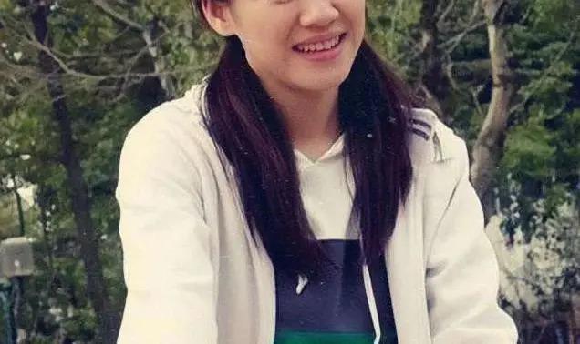 出道30多年才走红，“下嫁”穷小子后，她的人生全翻盘了