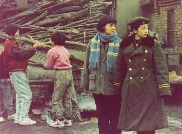 出道30多年才走红，“下嫁”穷小子后，她的人生全翻盘了