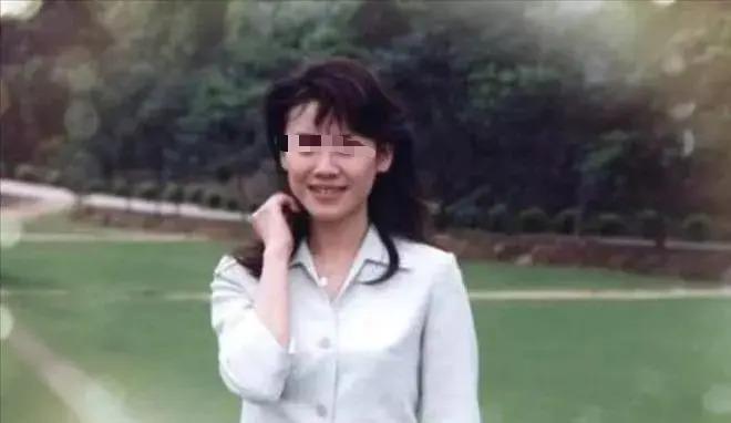 出道30多年才走红，“下嫁”穷小子后，她的人生全翻盘了