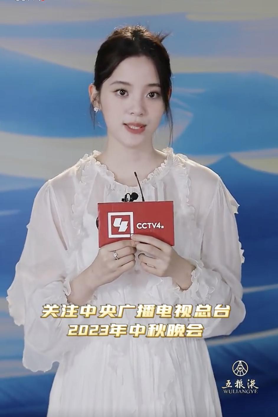 央视秋晚阵容：杨幂李沁有排面，而央视最宠的是他