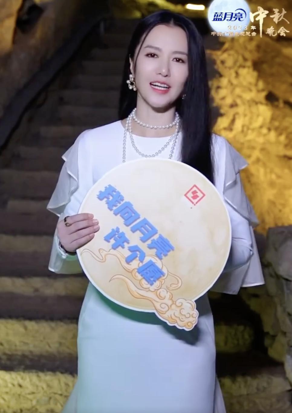 央视秋晚阵容：杨幂李沁有排面，而央视最宠的是他