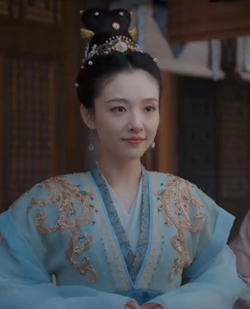 离婚快两年，吴倩的事业终于支棱起来了