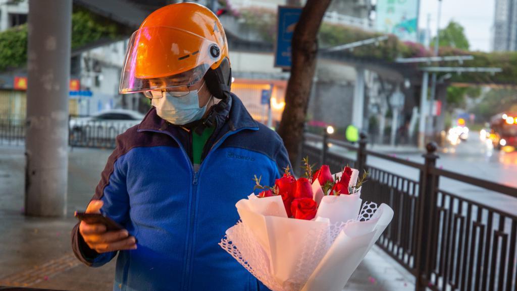 花加停业整顿：有人拿回3000元退款，有人只抢到几束花