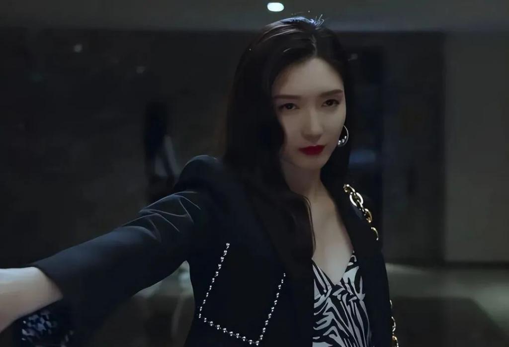 “姐弟恋”不是谁都能演，满脸褶子，玩老妇撒娇，观众看了直摇头