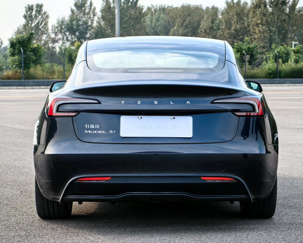 开上新款Model 3，我发现它也在迎合消费者