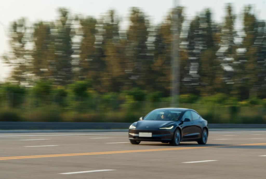 开上新款Model 3，我发现它也在迎合消费者
