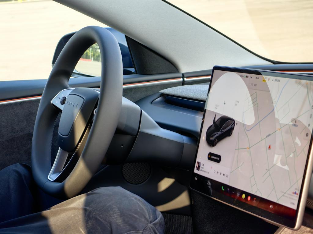 开上新款Model 3，我发现它也在迎合消费者