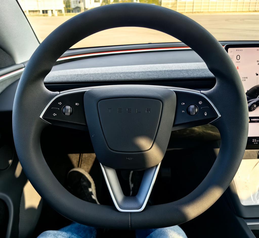 开上新款Model 3，我发现它也在迎合消费者