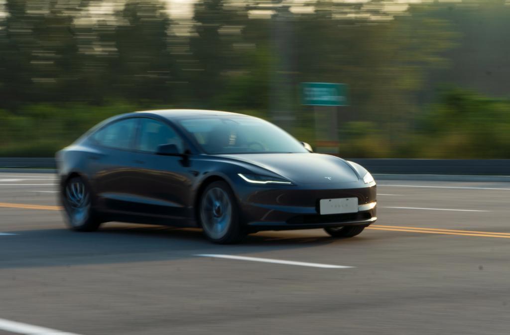 开上新款Model 3，我发现它也在迎合消费者