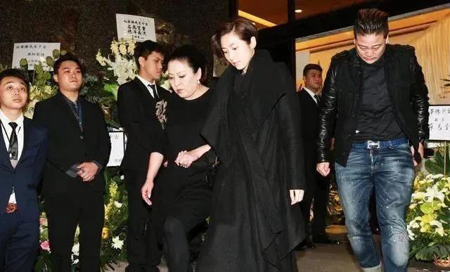 55岁张敏近照曝光：这些年，她到底经历了什么？