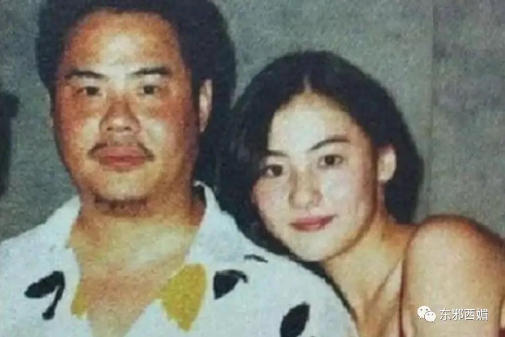 这是43岁生了三娃抽烟喝酒的脸？下辈子我要长这样！
