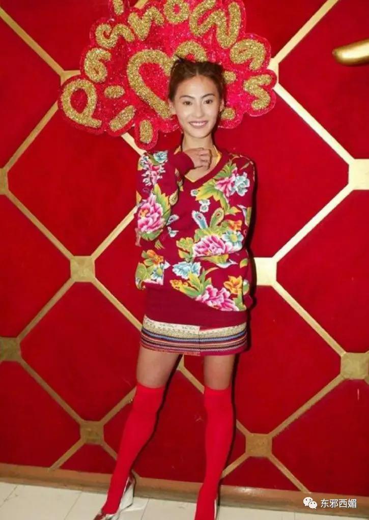 这是43岁生了三娃抽烟喝酒的脸？下辈子我要长这样！