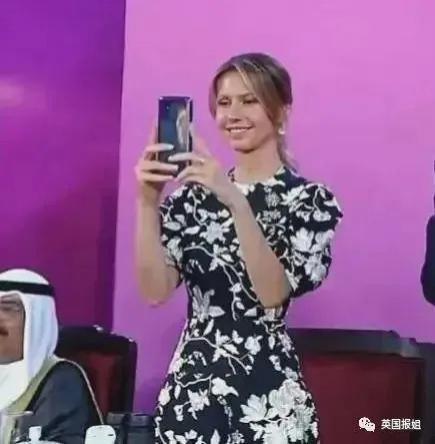 叙利亚总统夫人亚运爆红！杭州灵隐寺祈福，比心秀中文