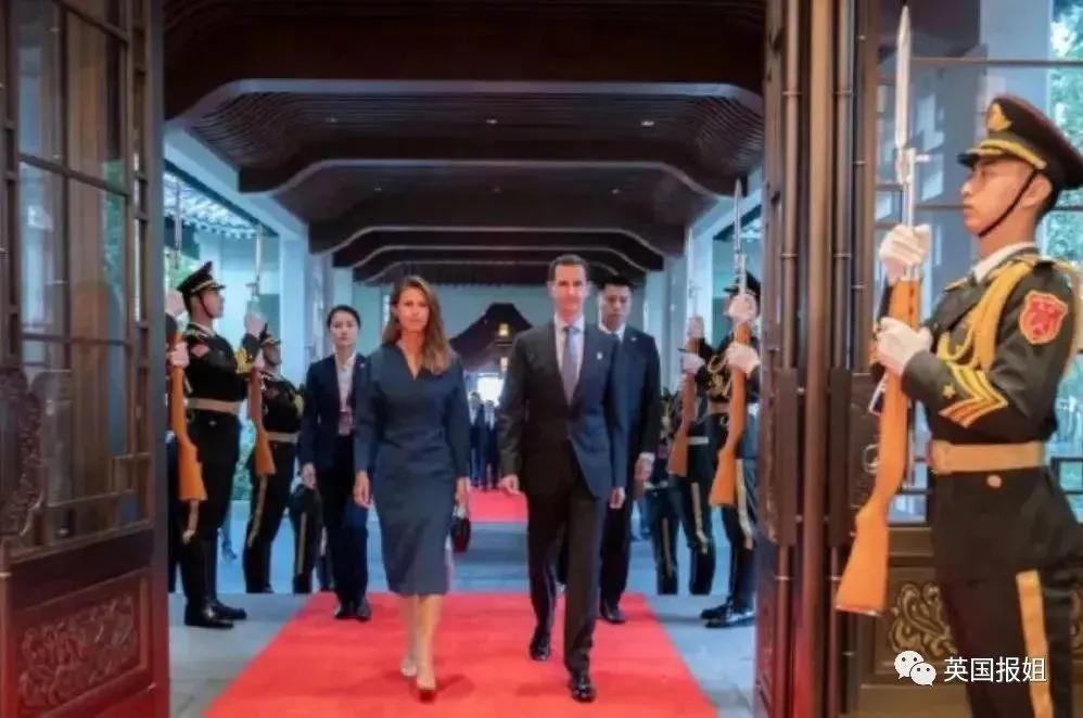叙利亚总统夫人亚运爆红！杭州灵隐寺祈福，比心秀中文