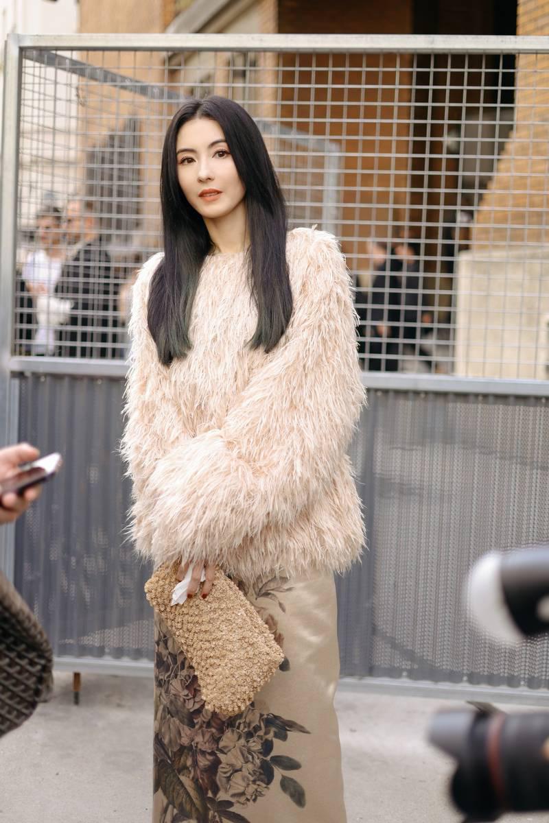 张柏芝出席巴黎时装周 颜值惊艳五官能打