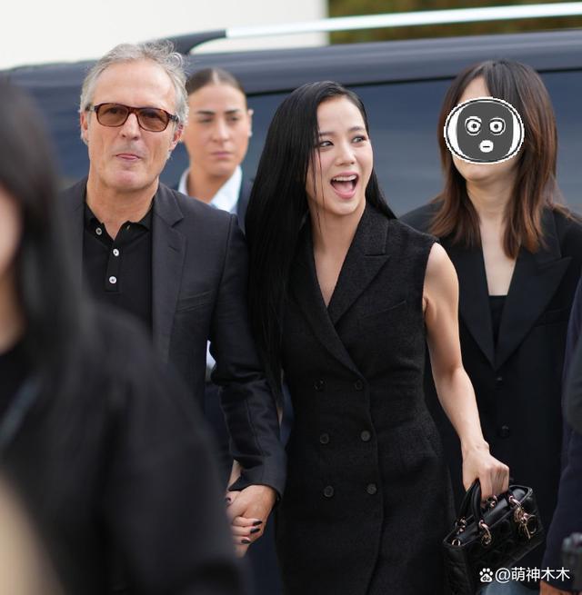 圈内人曝黄景瑜二婚,热巴邀请函称呼已经变成了夫人