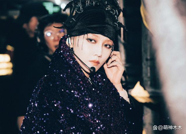 圈内人曝黄景瑜二婚,热巴邀请函称呼已经变成了夫人