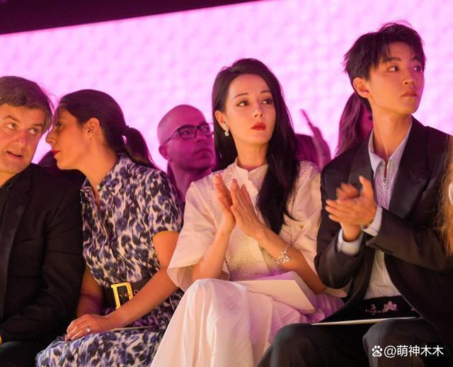 圈内人曝黄景瑜二婚,热巴邀请函称呼已经变成了夫人