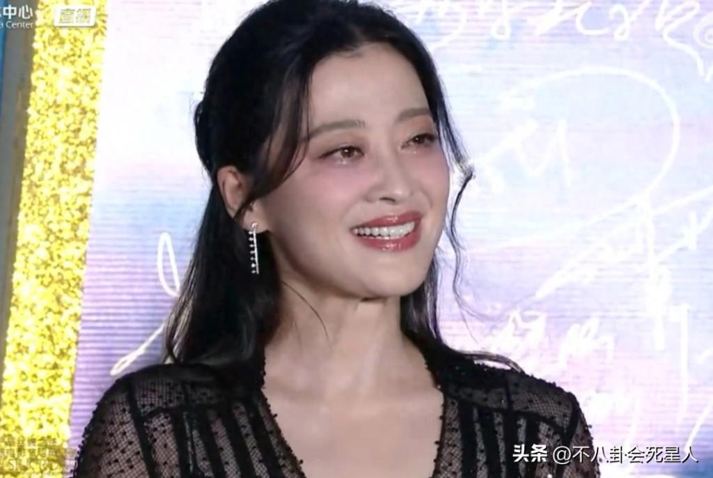电影节生图大赏：闫妮僵硬不如73岁斯琴高娃，全场最佳的是她