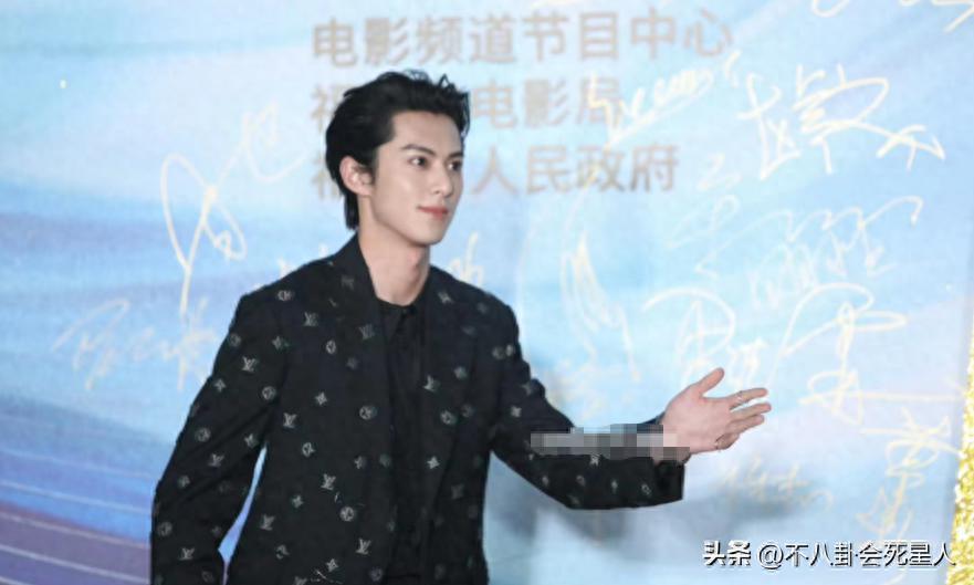 电影节生图大赏：闫妮僵硬不如73岁斯琴高娃，全场最佳的是她