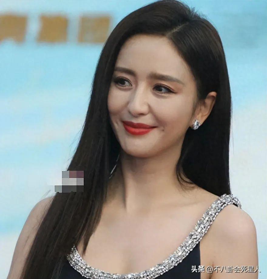电影节生图大赏：闫妮僵硬不如73岁斯琴高娃，全场最佳的是她