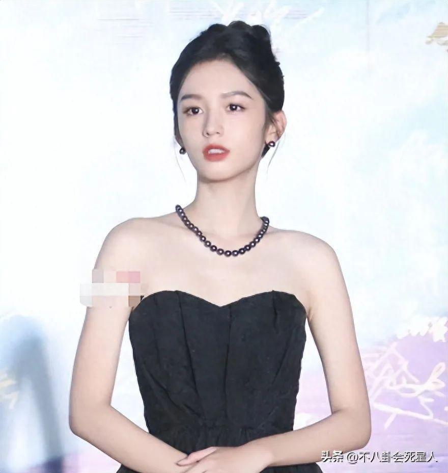电影节生图大赏：闫妮僵硬不如73岁斯琴高娃，全场最佳的是她