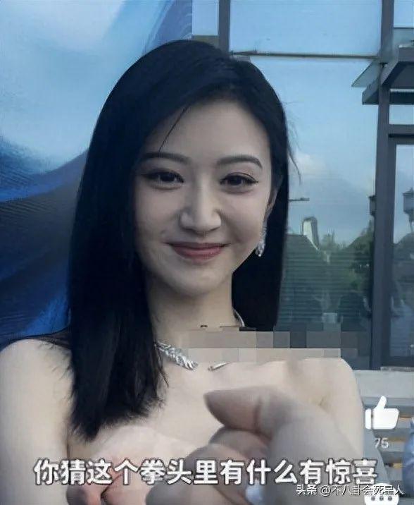 电影节生图大赏：闫妮僵硬不如73岁斯琴高娃，全场最佳的是她