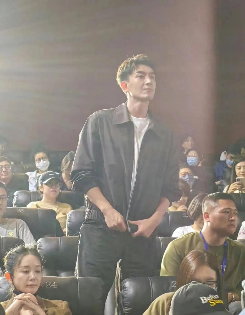 张鲁一被曝失联半月首现身！消瘦变纸片人，与张艺兴热聊