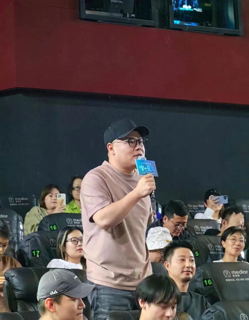 张鲁一被曝失联半月首现身！消瘦变纸片人，与张艺兴热聊