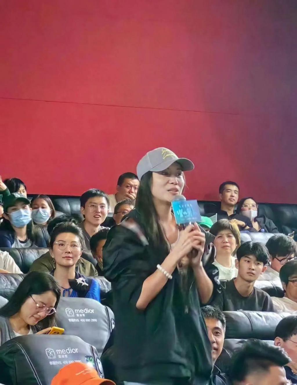 张鲁一被曝失联半月首现身！消瘦变纸片人，与张艺兴热聊