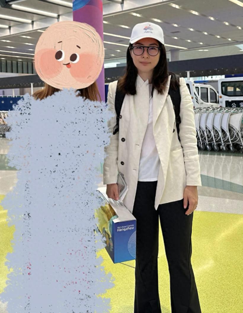 霍启刚被萌娃夸女朋友很厉害，慌张解释：说清楚不是女朋友是太太
