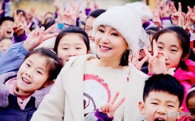 有钱的女明星都被他辜负了，至暗时刻没挺过来，李厚霖破产了